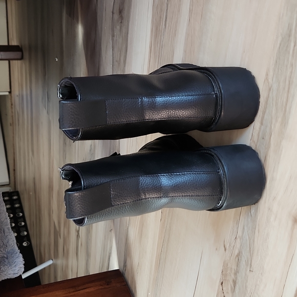 H&M black zipper platform wedge booties, 37, 6 faux leather excellent condition - Picture 3 of 6